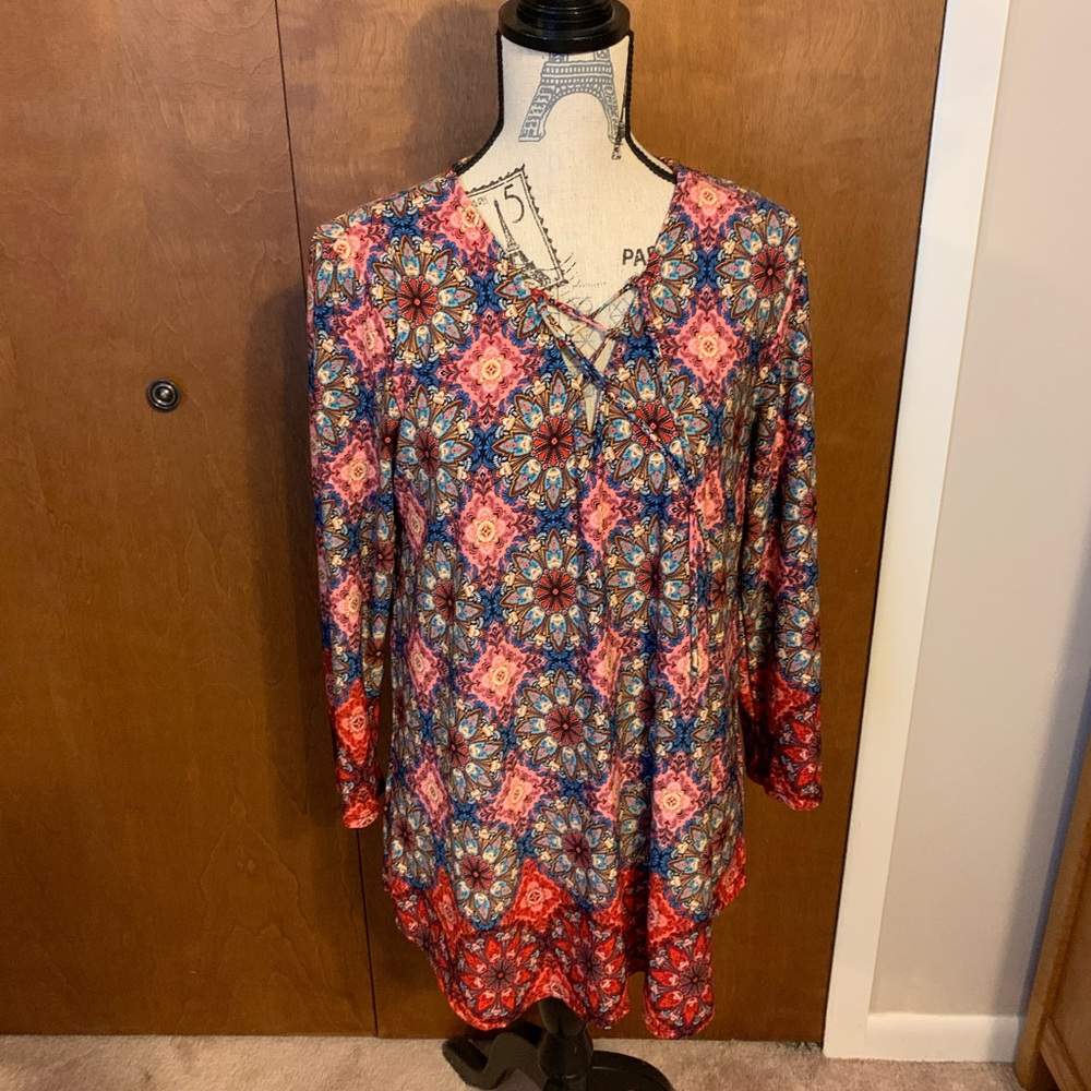 Dress Barn paisley polyester top w/ 3/4 sleeve and tie up front